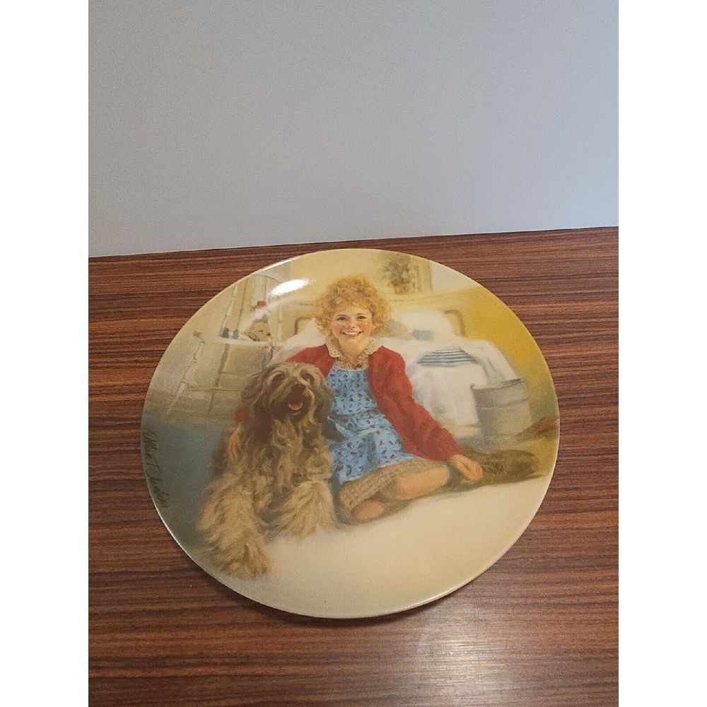 Edwin M Knowles Annie and Sandy collector plate First Issue Little Orphan‎ Annie